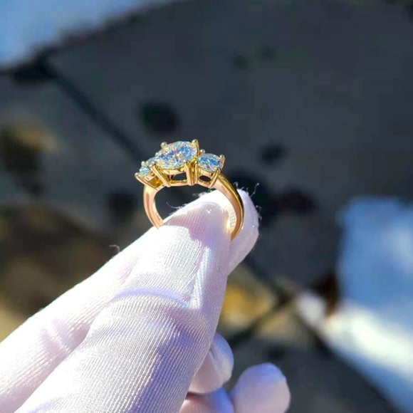 Solid 14k gold 3ct moissanite ring - Picture 8 of 15